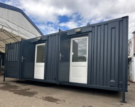 Cabine anti-vandalisme Static Welfare 24 x 9 pieds | Bureau, cantine, toilettes | Générateur 10 kVA